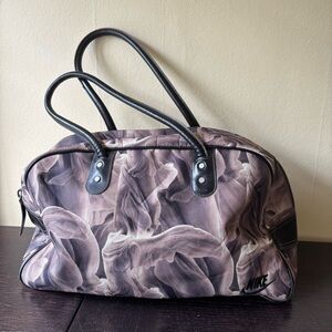 Nike women’s goddess of victory weekender tote travel bag
